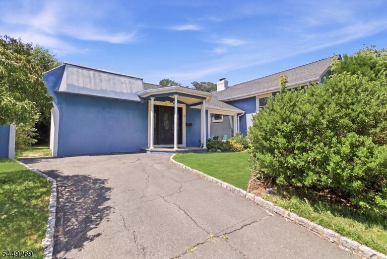 Property listing MLS 4042996 photo 1