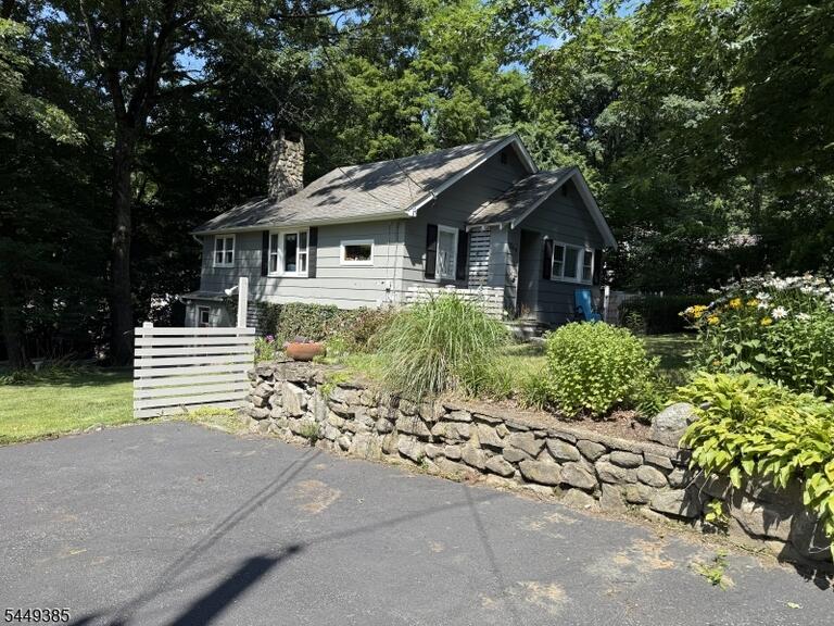 Property listing MLS 4043088 photo 2