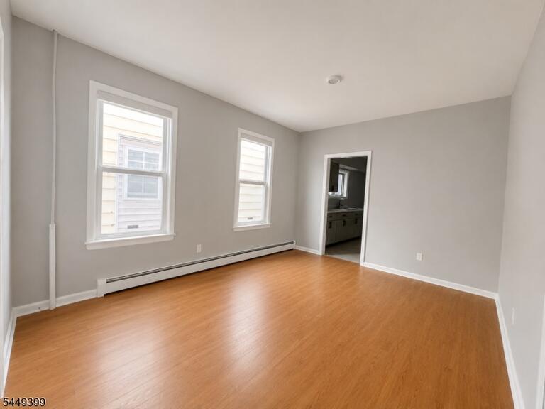 Property listing MLS 4043100 photo 2