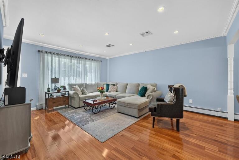 Property listing MLS 4043108 photo 5