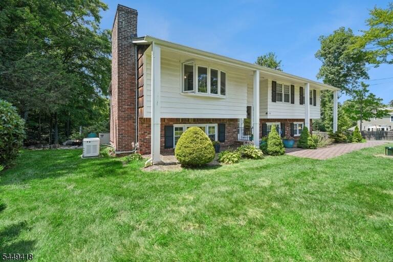 Property listing MLS 4043115 photo 3