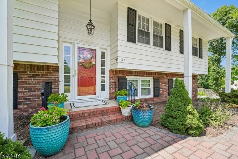 Property listing MLS 4043115 photo 4