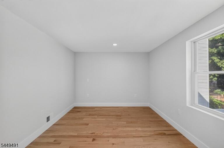 Property listing MLS 4043255 photo 17