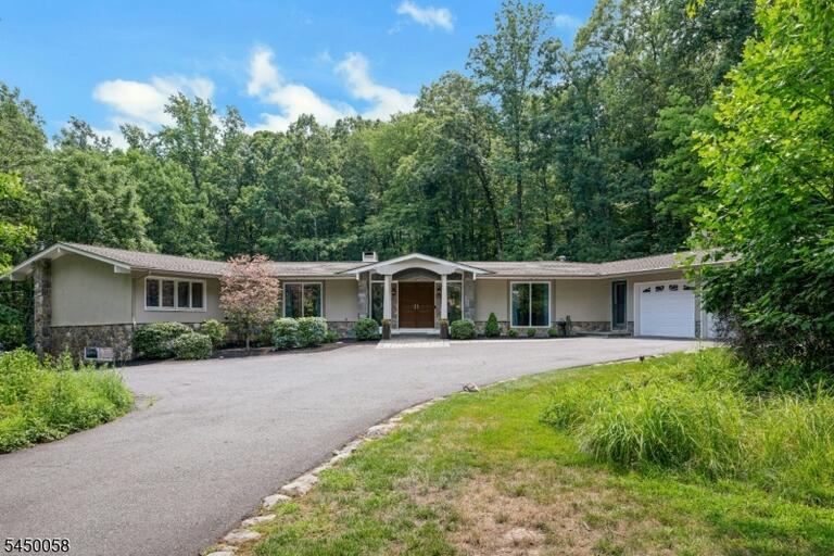 Property listing MLS 4043578 photo 1