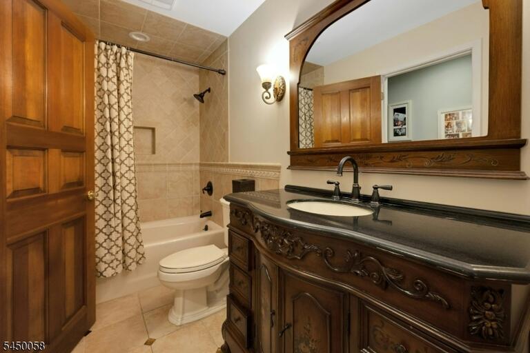 Property listing MLS 4043578 photo 24