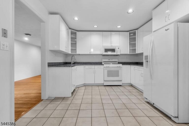 Property listing MLS 4043650 photo 15