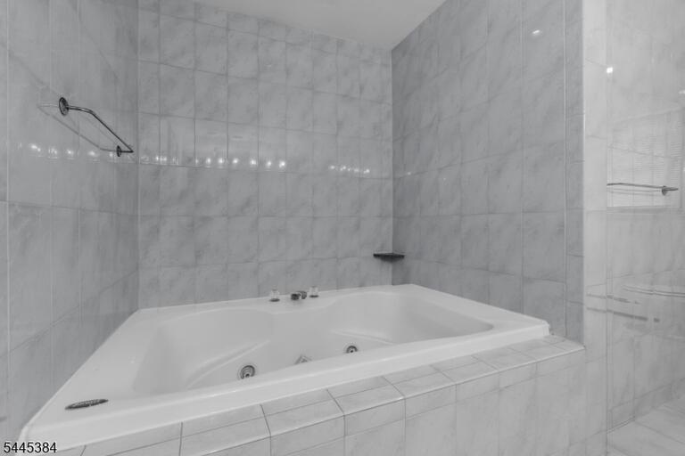 Property listing MLS 4043650 photo 26