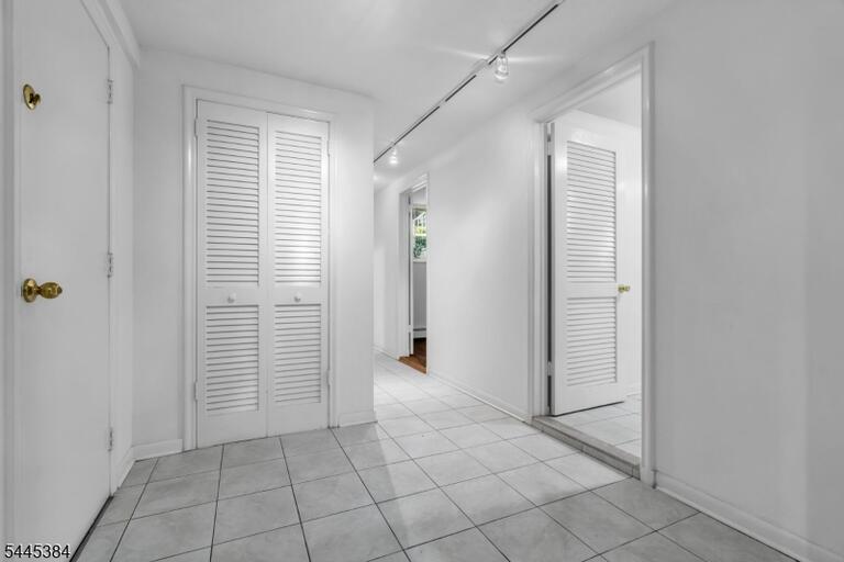 Property listing MLS 4043650 photo 27