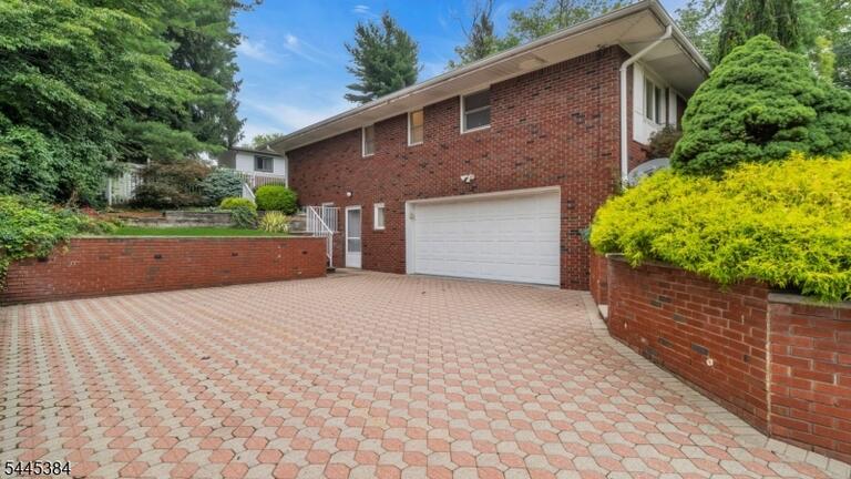 Property listing MLS 4043650 photo 4