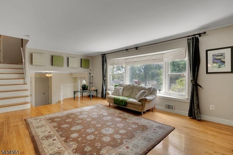 Property listing MLS 4043673 photo 3
