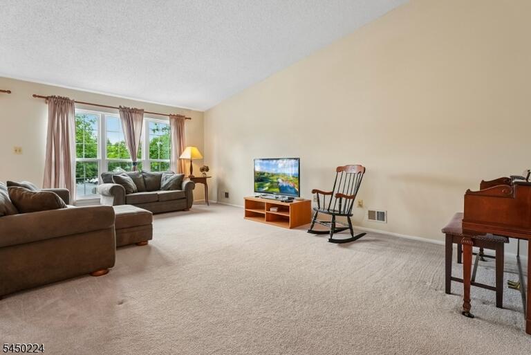 Property listing MLS 4043735 photo 3