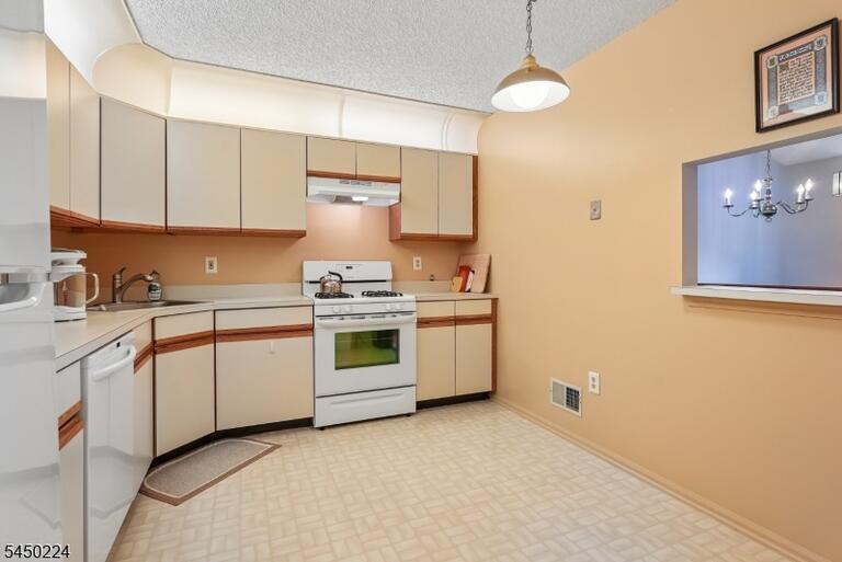 Property listing MLS 4043735 photo 7