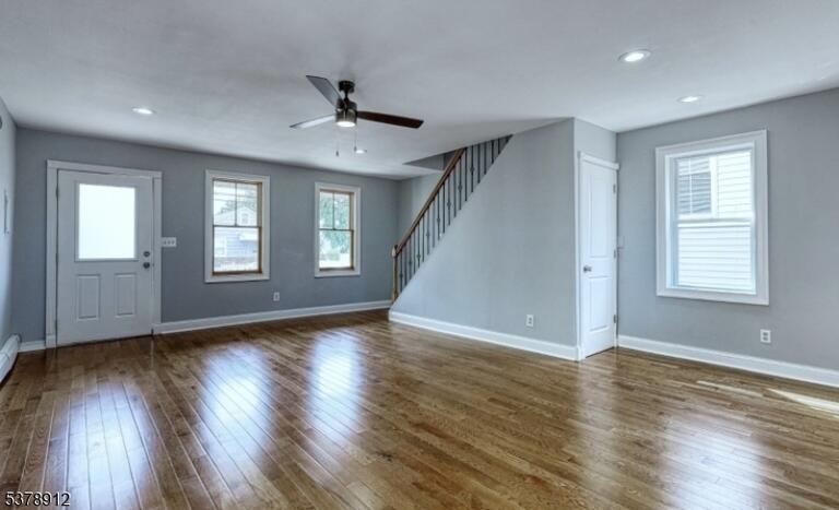 Property listing MLS 4043830 photo 2