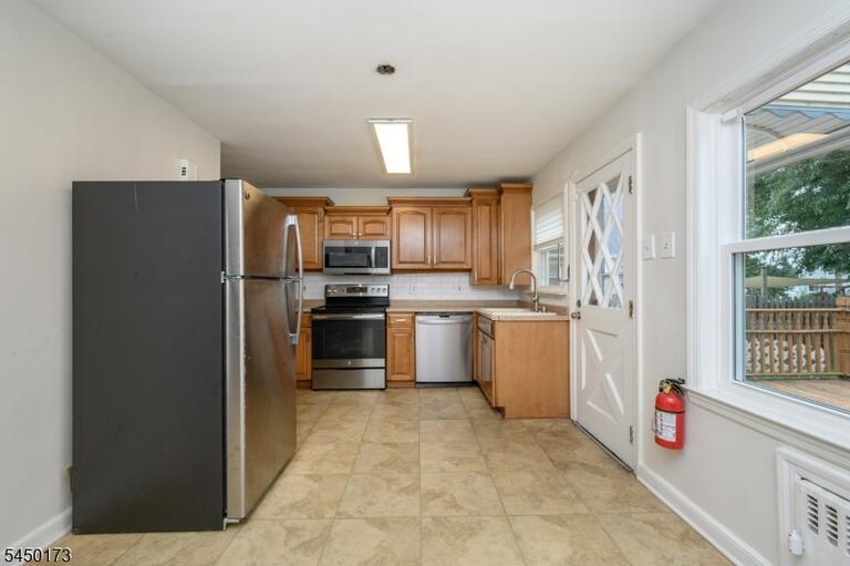 Property listing MLS 4043858 photo 10