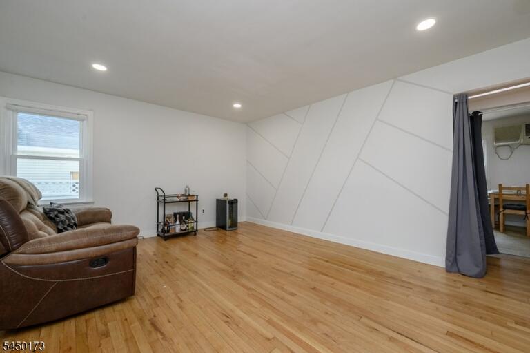 Property listing MLS 4043858 photo 8