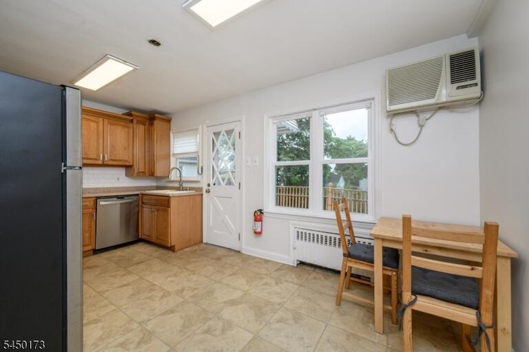 Property listing MLS 4043858 photo 9