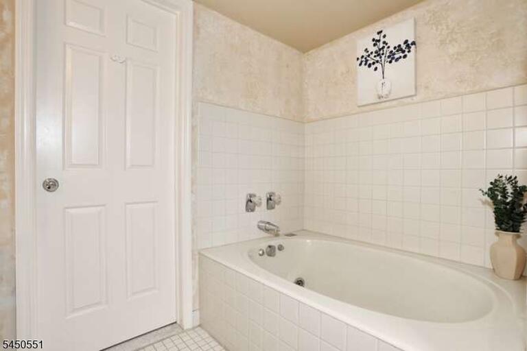Property listing MLS 4044010 photo 15