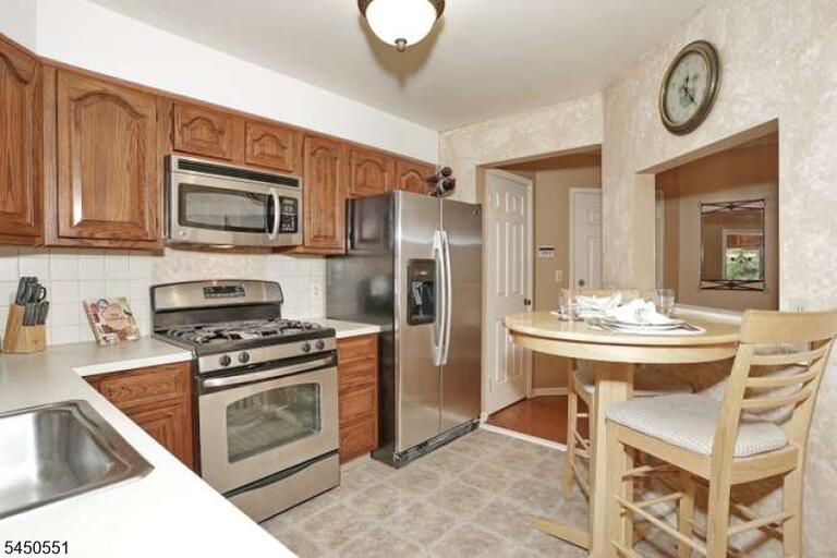 Property listing MLS 4044010 photo 8