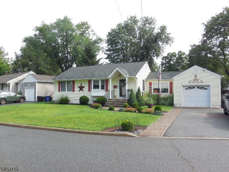 Property listing MLS 4044059 photo 1