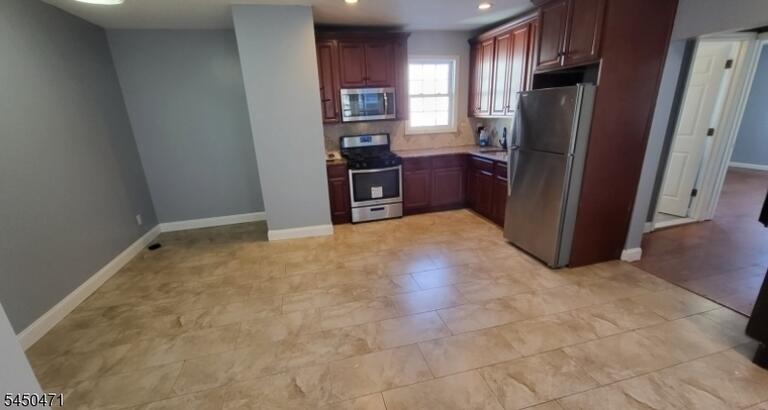 Property listing MLS 4044088 photo 4