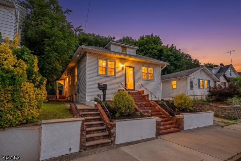 Property listing MLS 4044154 photo 1