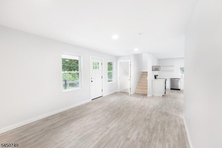 Property listing MLS 4044195 photo 4