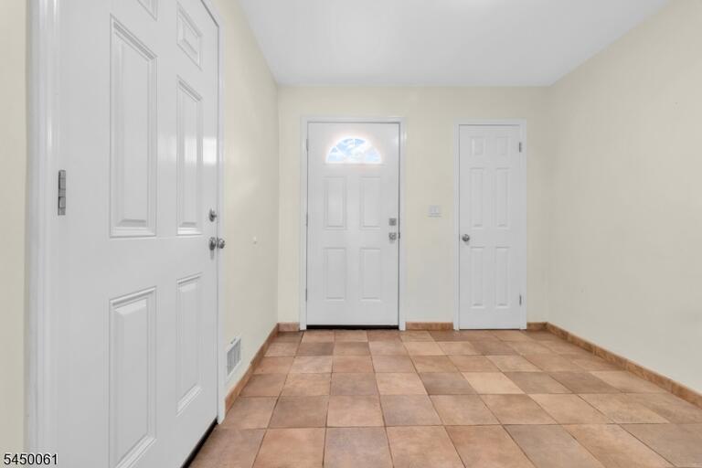 Property listing MLS 4044200 photo 4