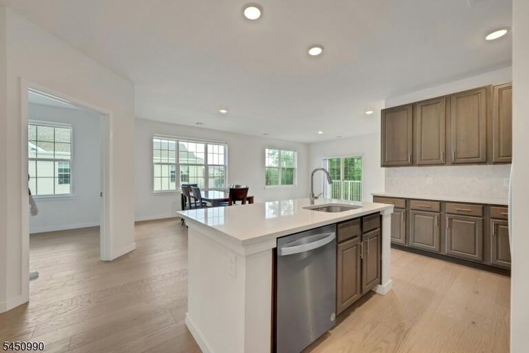 Property listing MLS 4044420 photo 3
