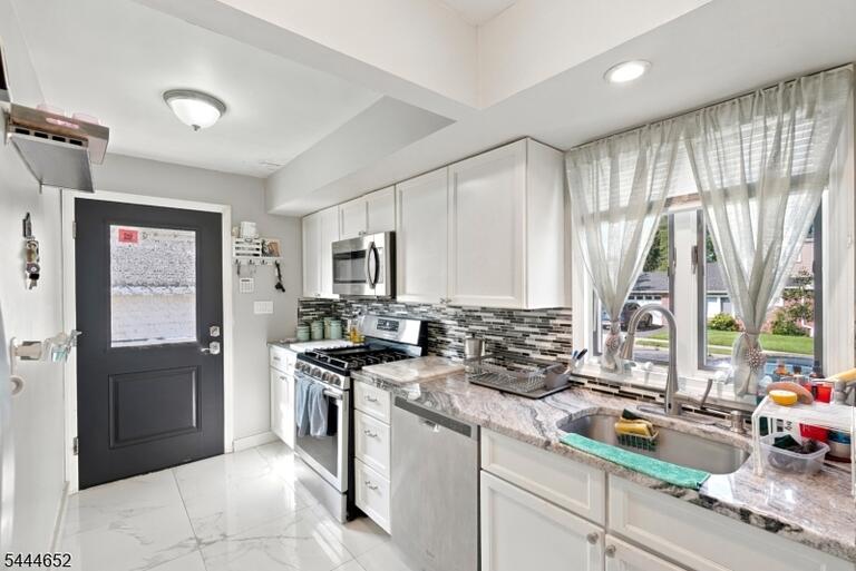 Property listing MLS 4044456 photo 16