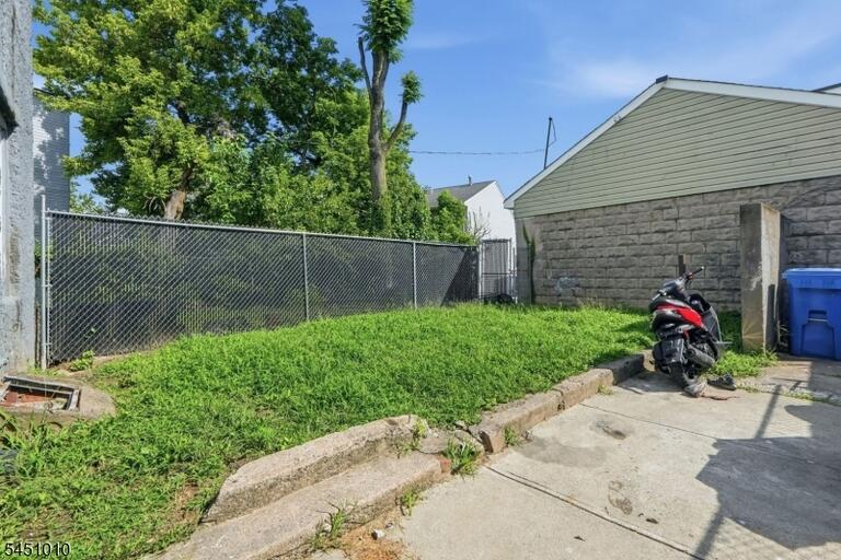 Property listing MLS 4044512 photo 4