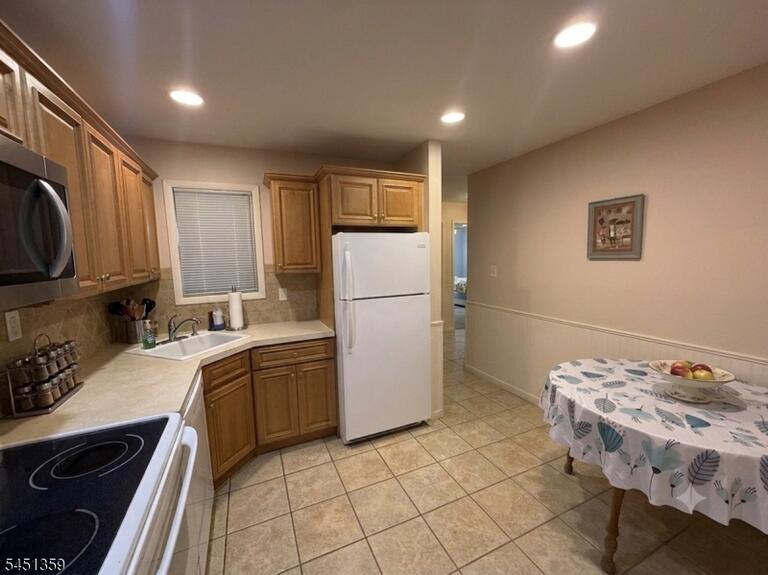 Property listing MLS 4044708 photo 3