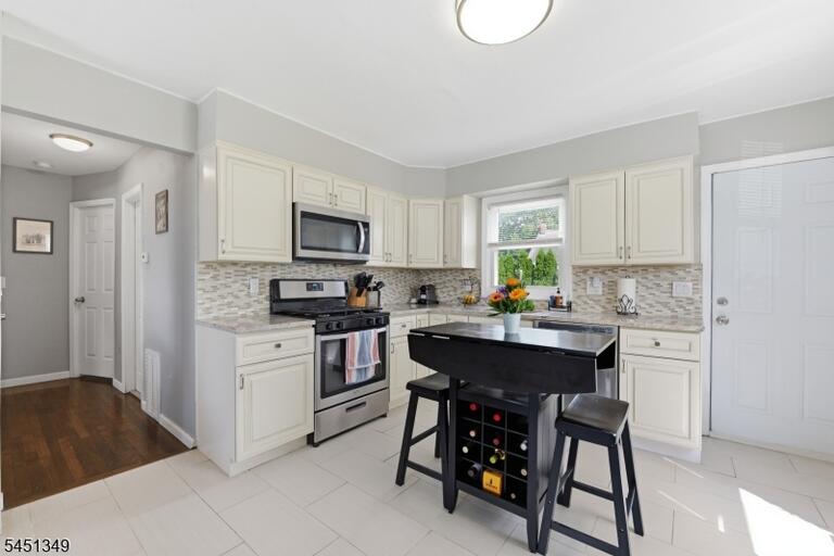 Property listing MLS 4044812 photo 8