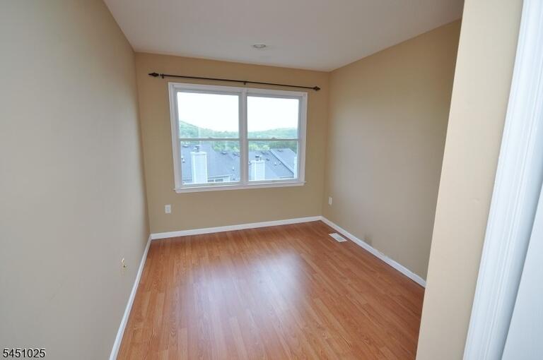 Property listing MLS 4044833 photo 10