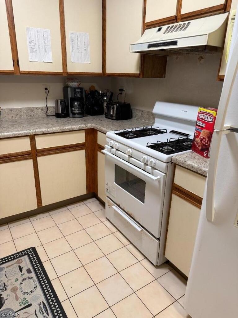 Property listing MLS 4044835 photo 2