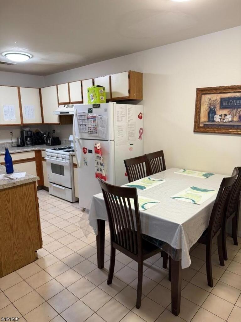 Property listing MLS 4044835 photo 3