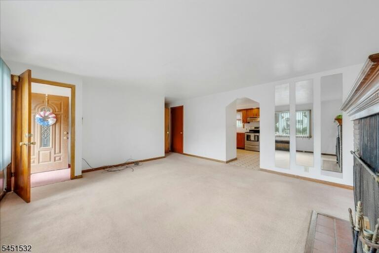 Property listing MLS 4044844 photo 5
