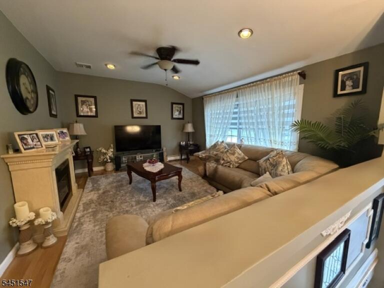 Property listing MLS 4044855 photo 24