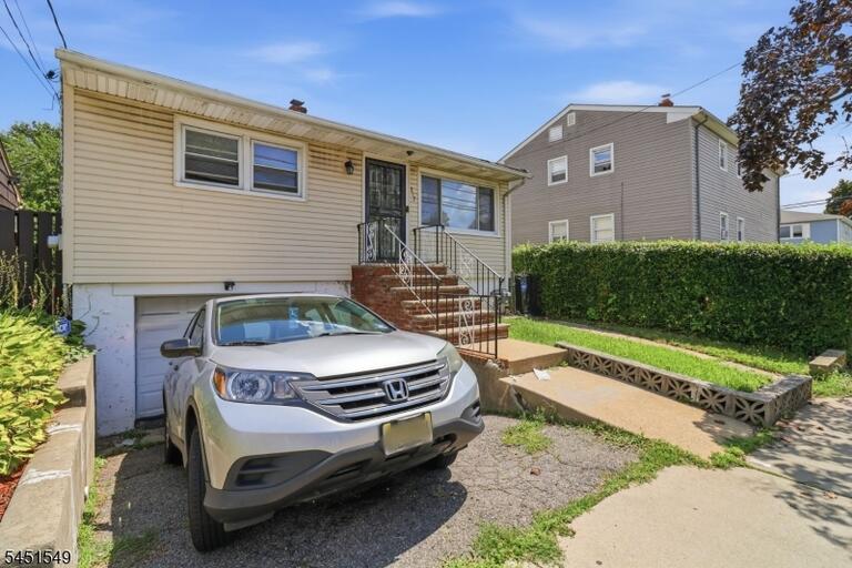 Property listing MLS 4044877 photo 2