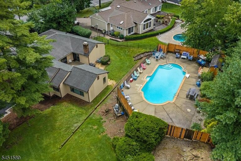 Property listing MLS 4044880 photo 1