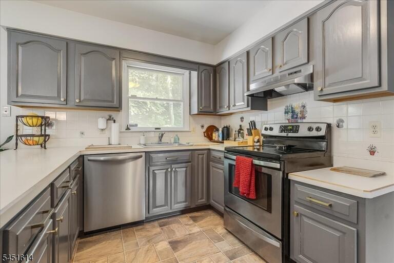 Property listing MLS 4045006 photo 5