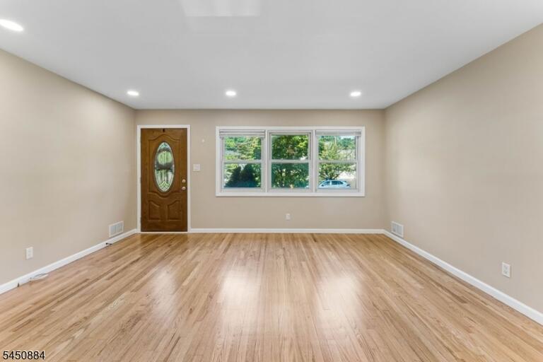 Property listing MLS 4045045 photo 9