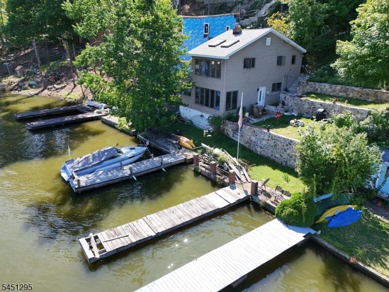 Property listing MLS 4045093 photo 1
