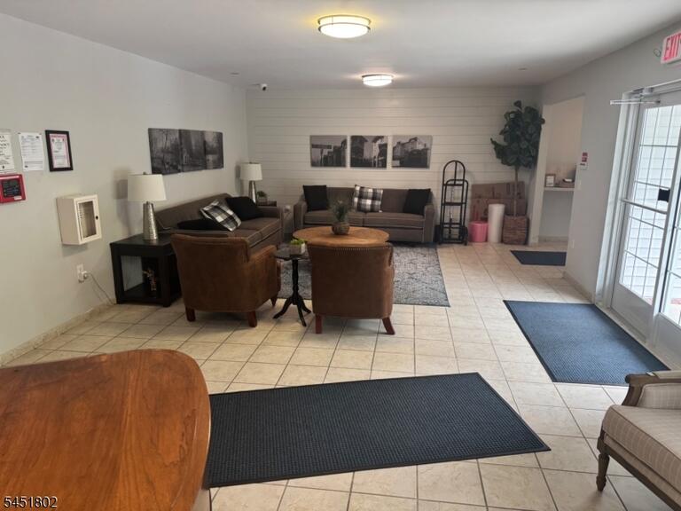 Property listing MLS 4045101 photo 4