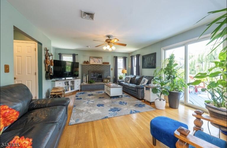 Property listing MLS 4045111 photo 17
