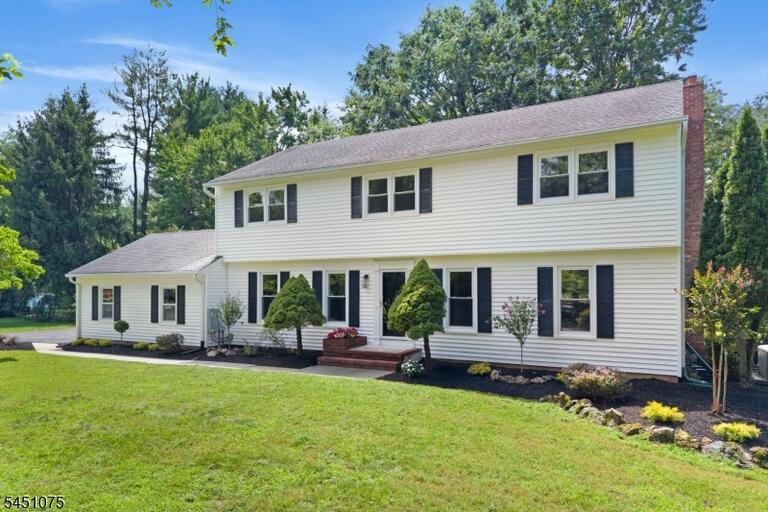 Property listing MLS 4045189 photo 2