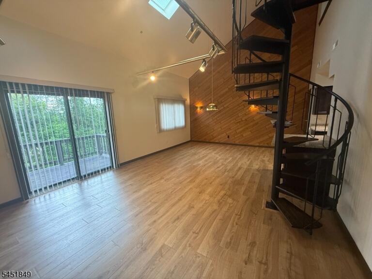 Property listing MLS 4045230 photo 3
