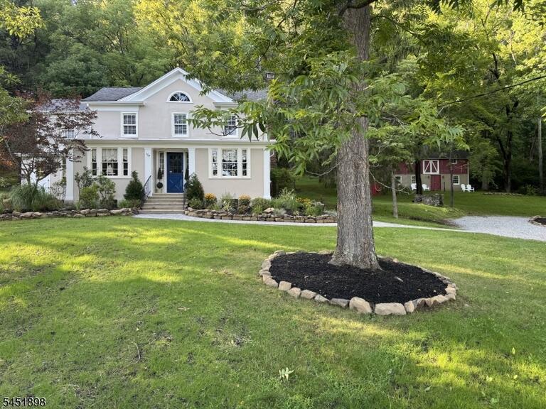 Property listing MLS 4045356 photo 3