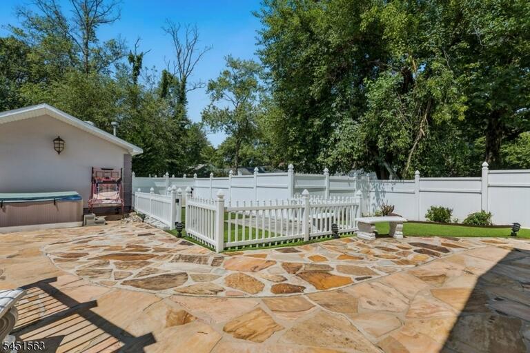 Property listing MLS 4045471 photo 25