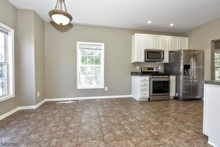 Property listing MLS 4045494 photo 3