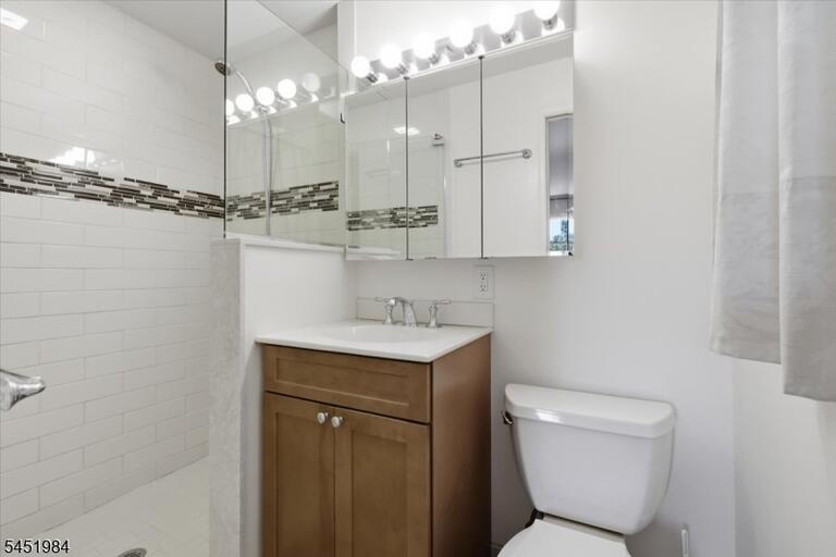 Property listing MLS 4045505 photo 18